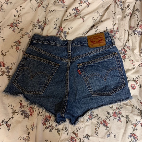 LEVIS SHORTS - Picture 2 of 2